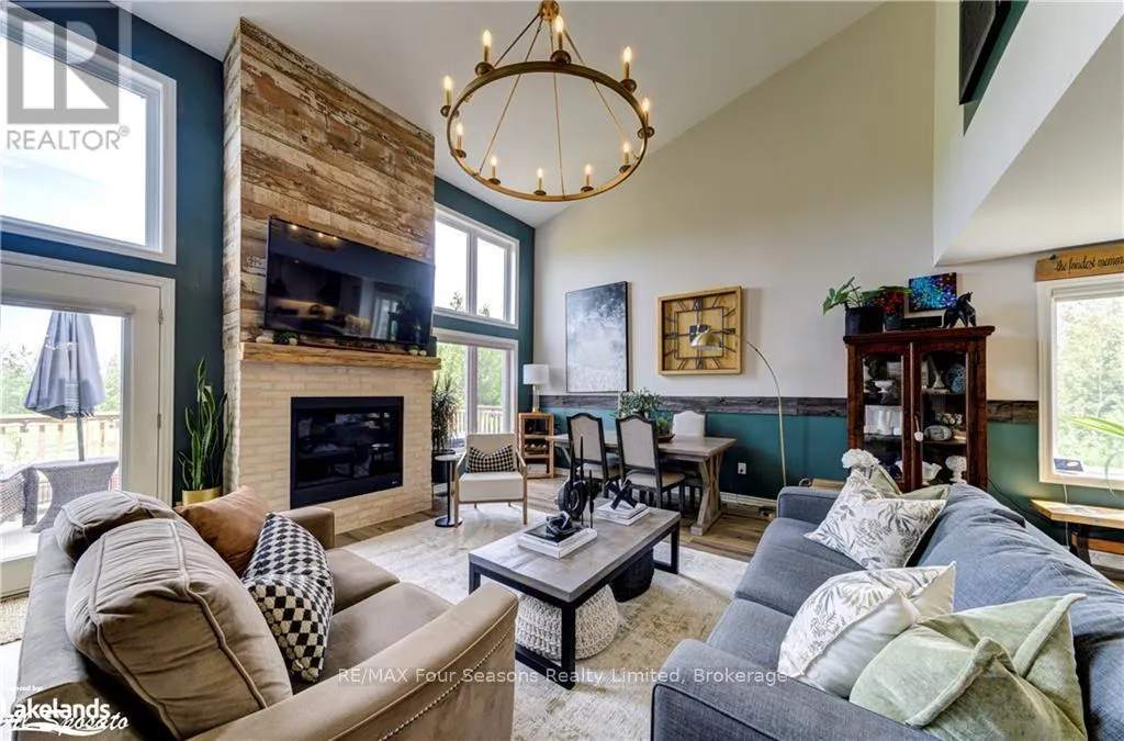 2 SPOONER CRESCENT