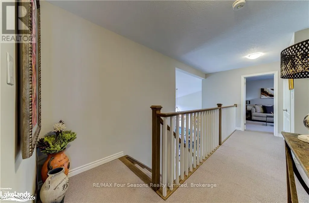 2 SPOONER CRESCENT