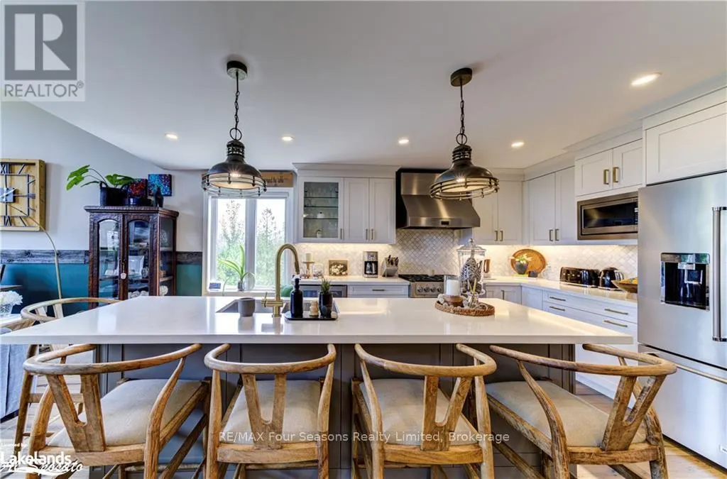 2 SPOONER CRESCENT