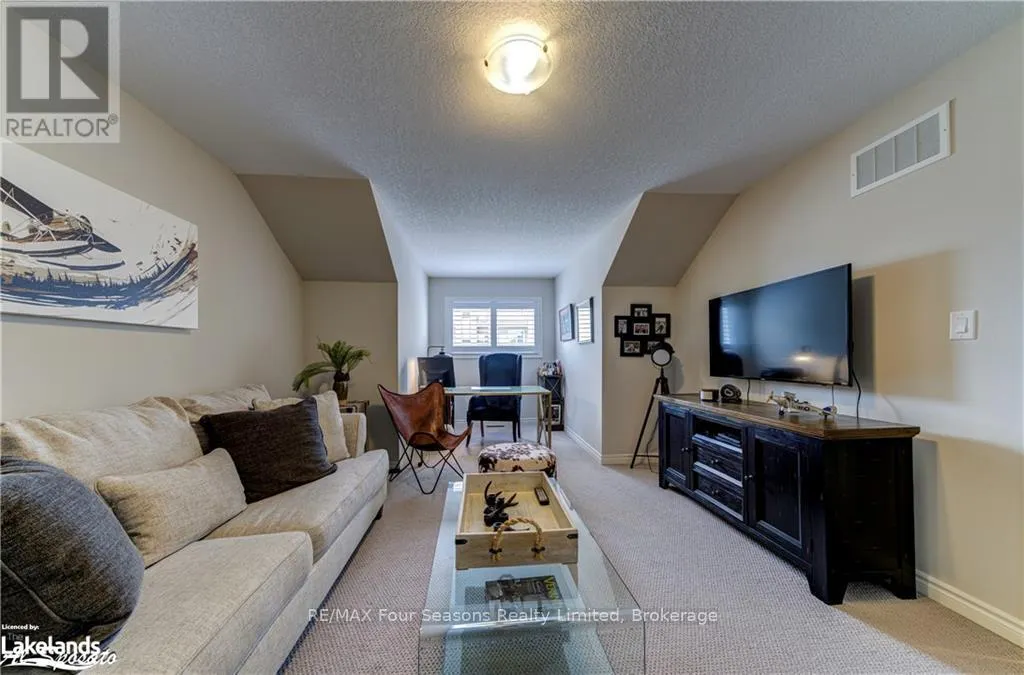 2 SPOONER CRESCENT
