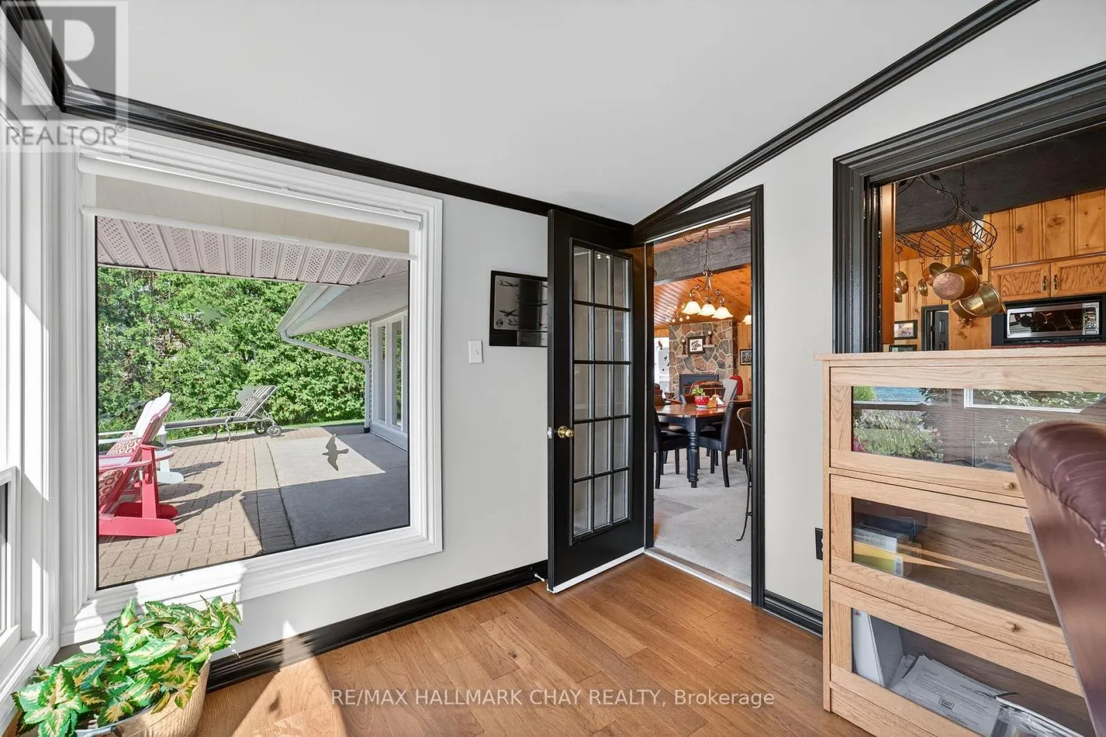 7 LAKESHORE ROAD E