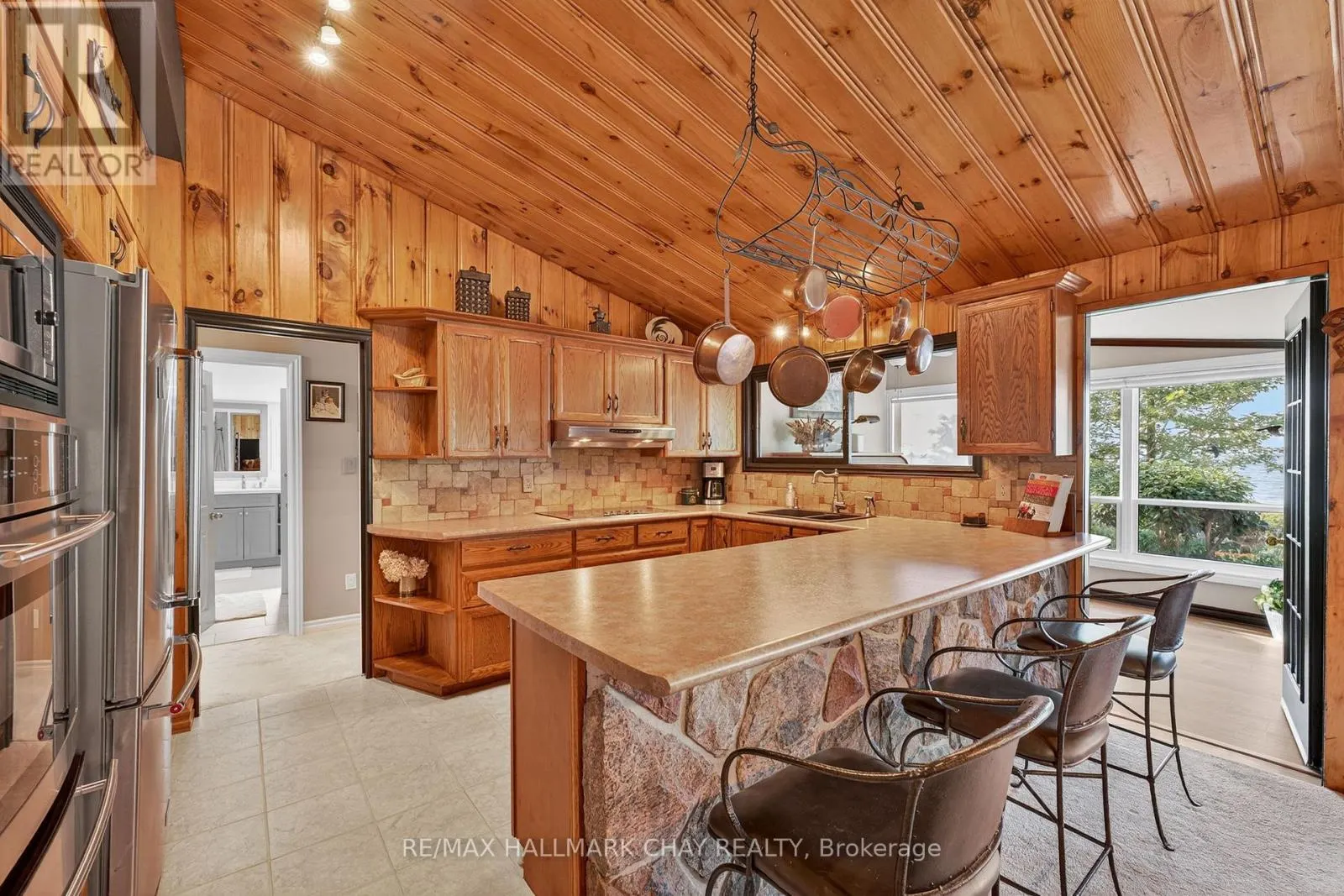 7 LAKESHORE ROAD E