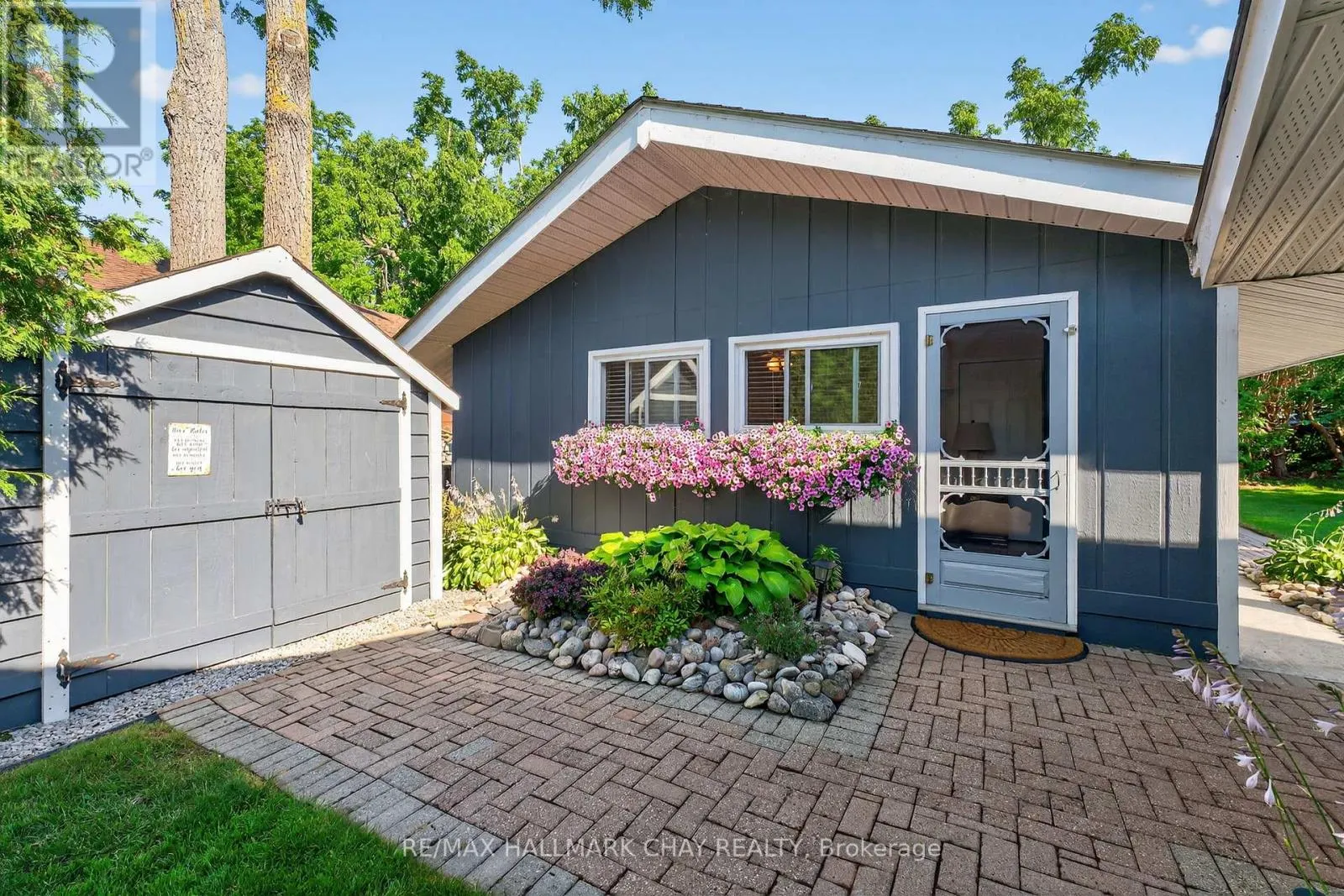 7 LAKESHORE ROAD E