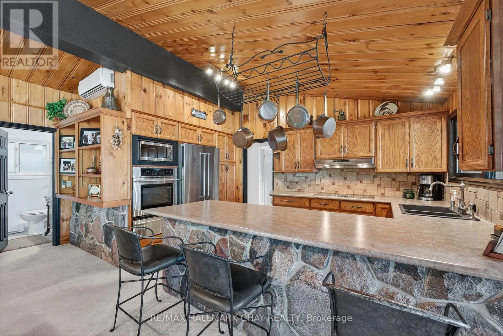 7 LAKESHORE ROAD E