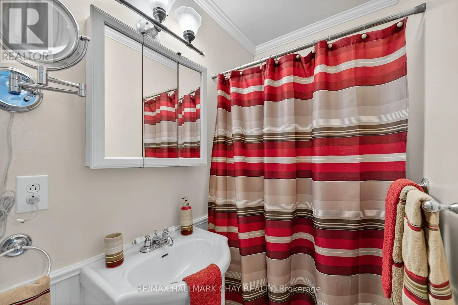 7 LAKESHORE ROAD E