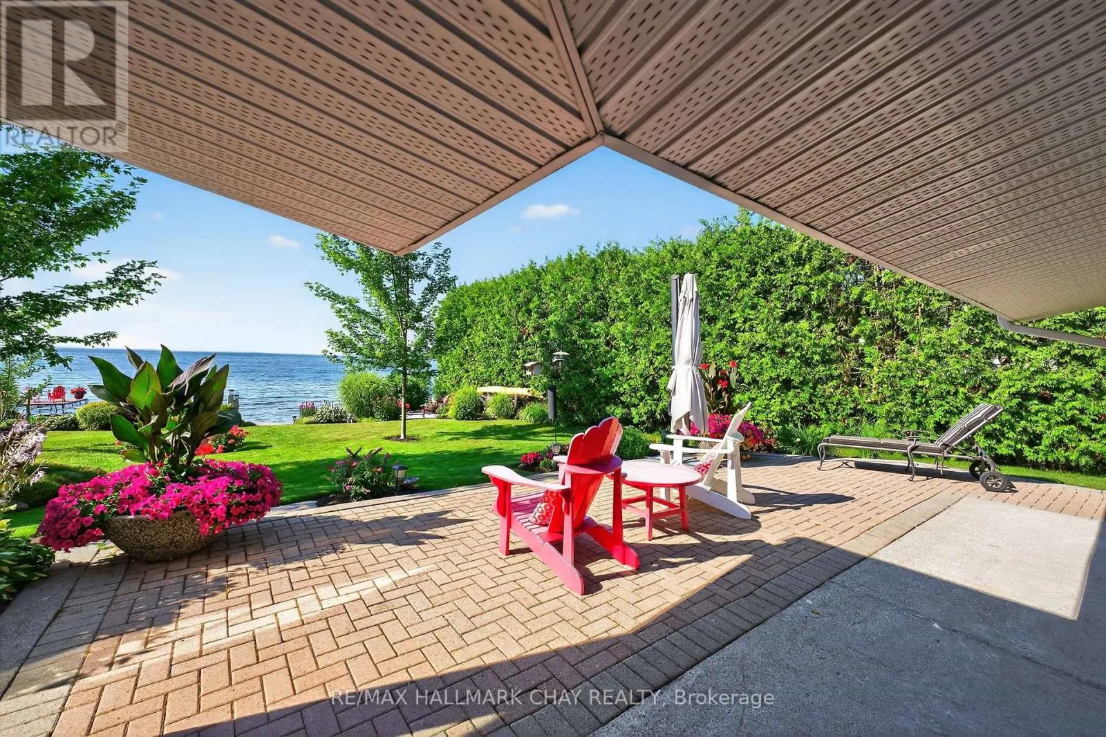 7 LAKESHORE ROAD E