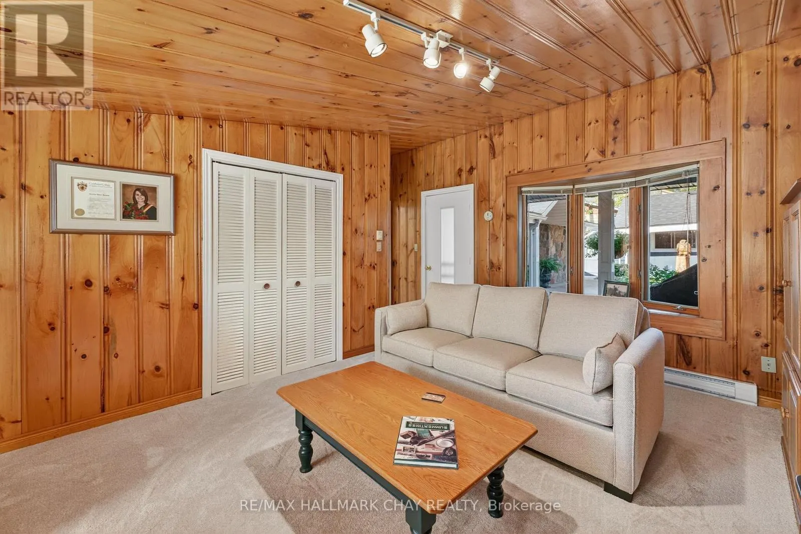 7 LAKESHORE ROAD E