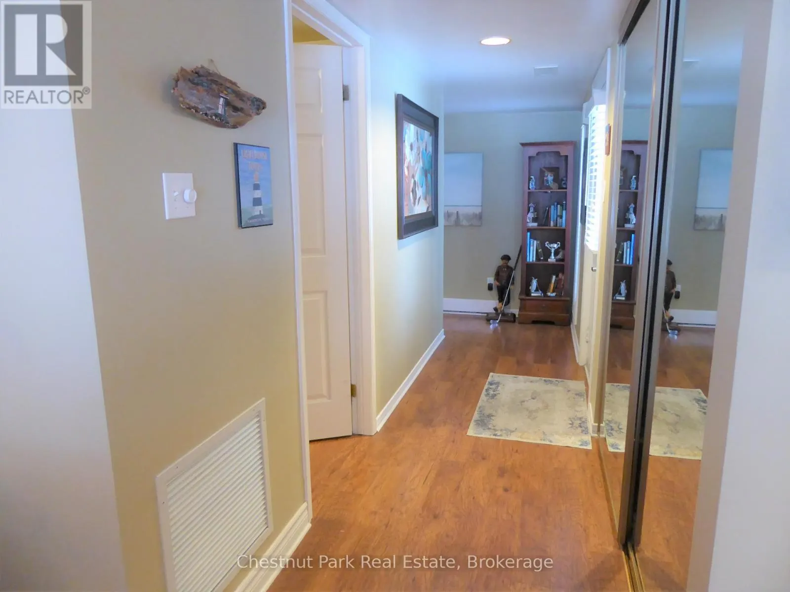 906 CEDAR POINTE COURT