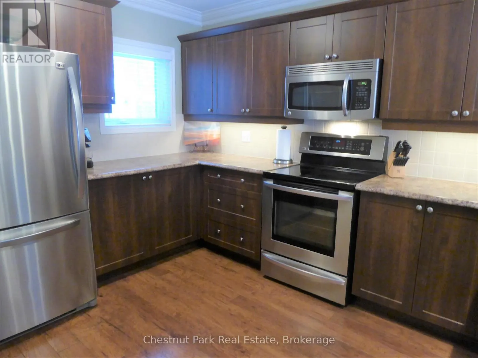 906 CEDAR POINTE COURT
