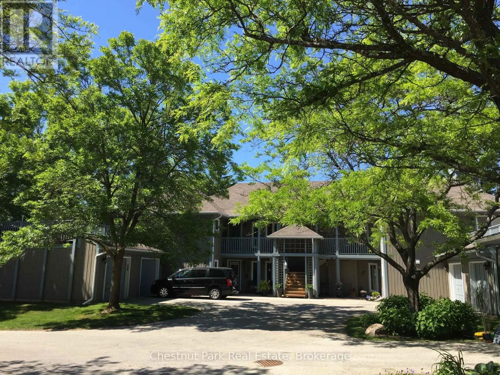906 CEDAR POINTE COURT