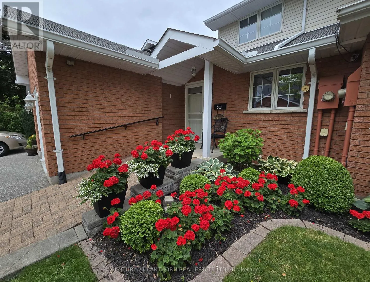 UNIT #310 - 30 MUSEUM DRIVE, #Unit #310