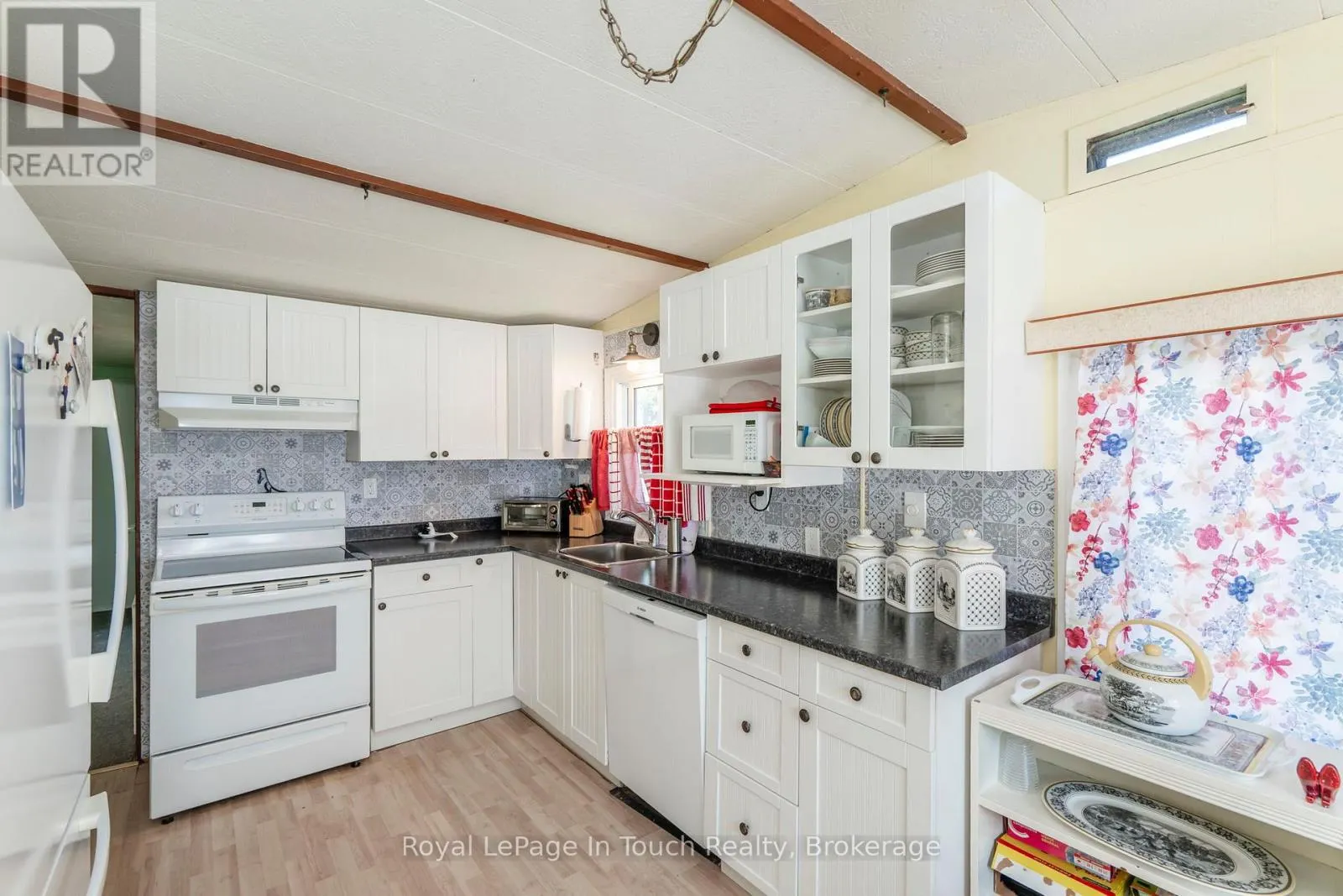 30 LAKESHORE ROAD