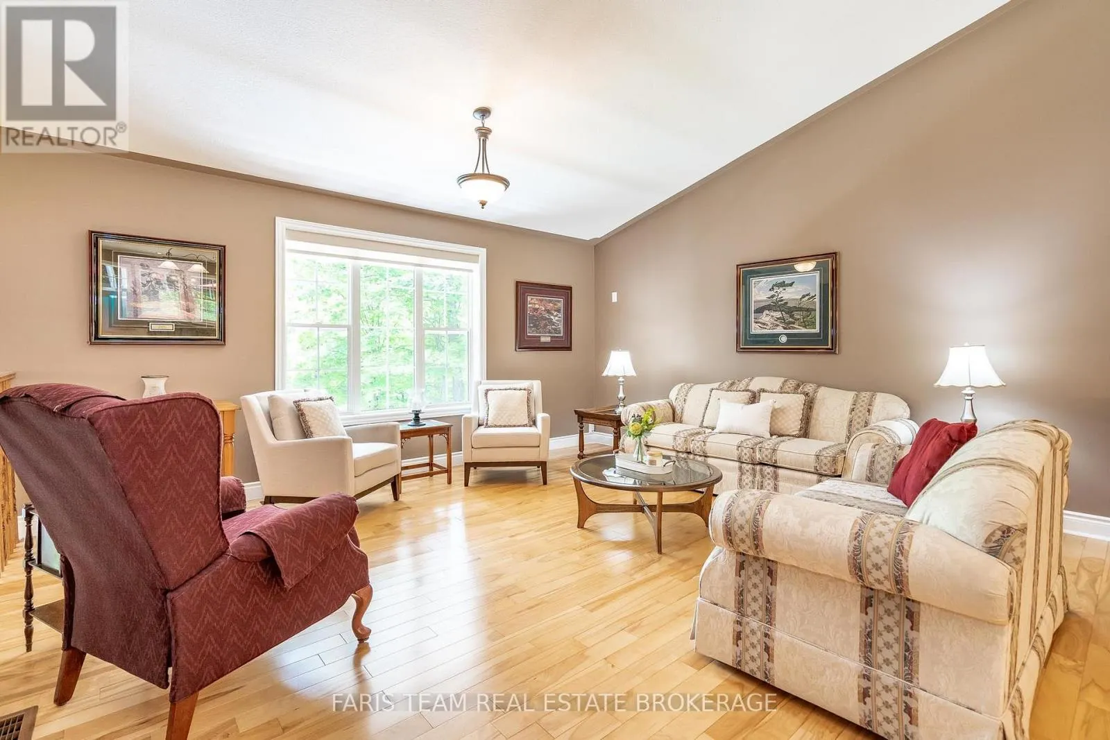85 FARLAIN LAKE ROAD E