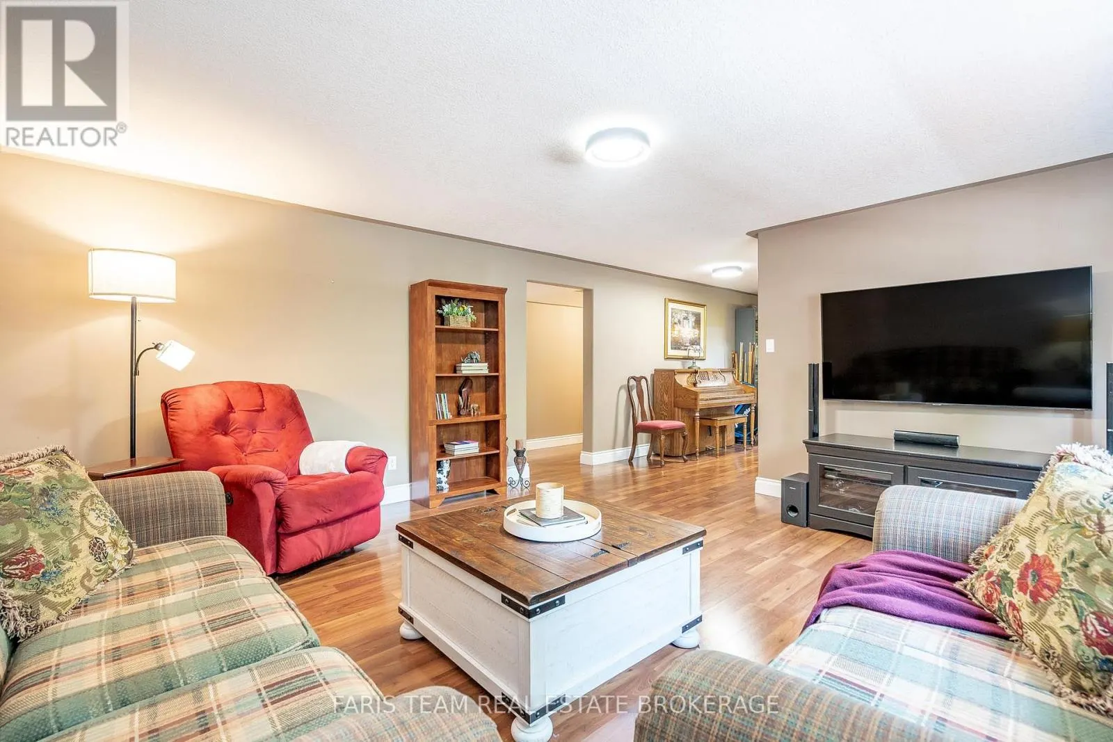 85 FARLAIN LAKE ROAD E