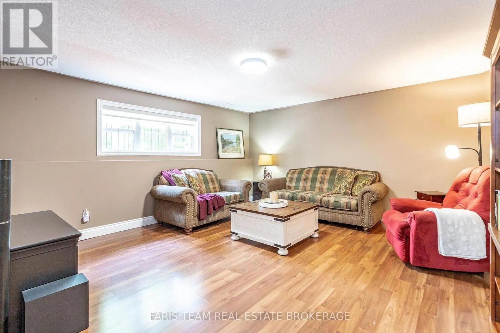 85 FARLAIN LAKE ROAD E