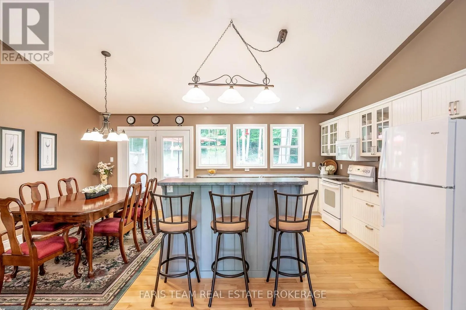 85 FARLAIN LAKE ROAD E