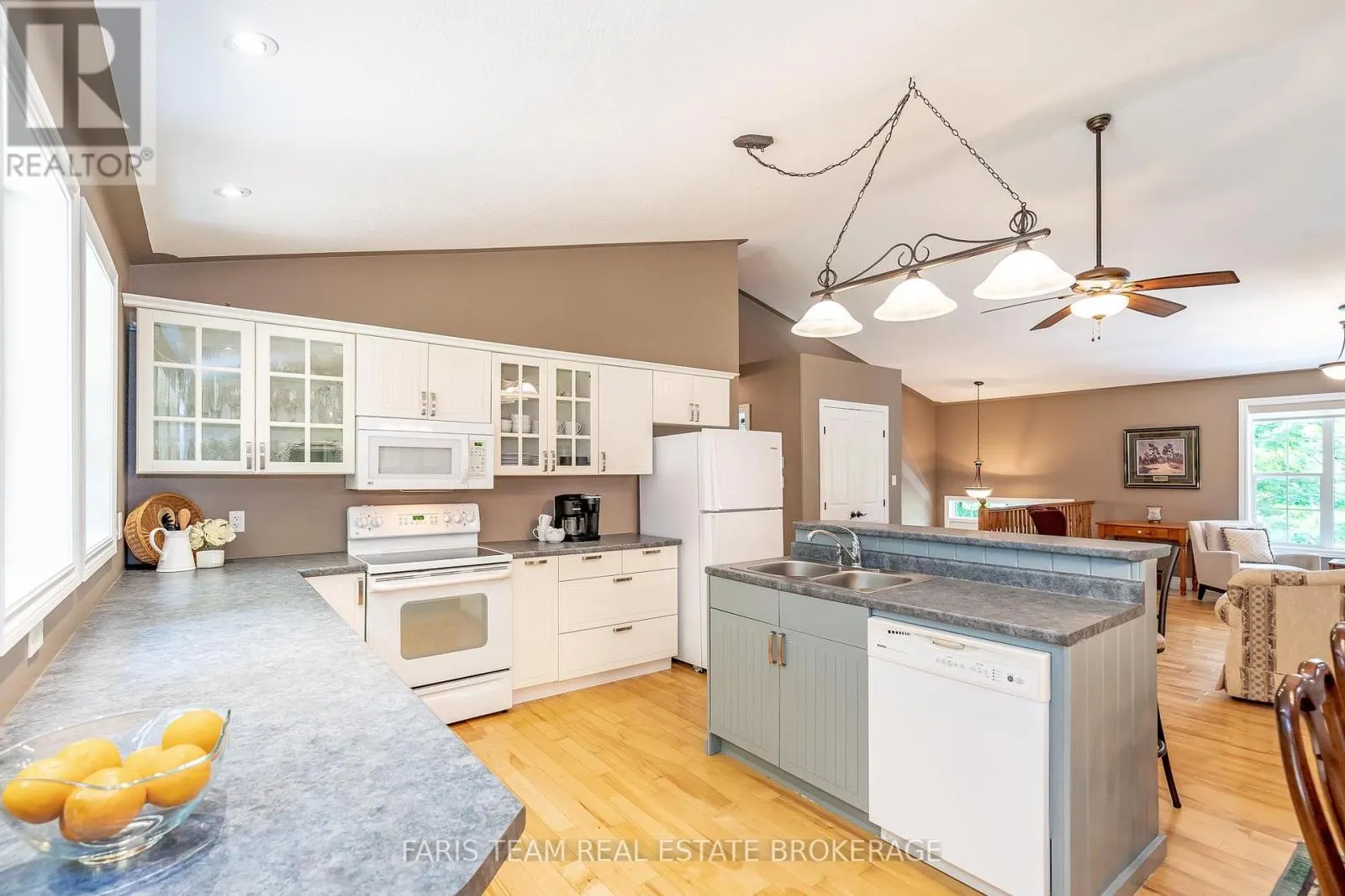 85 FARLAIN LAKE ROAD E