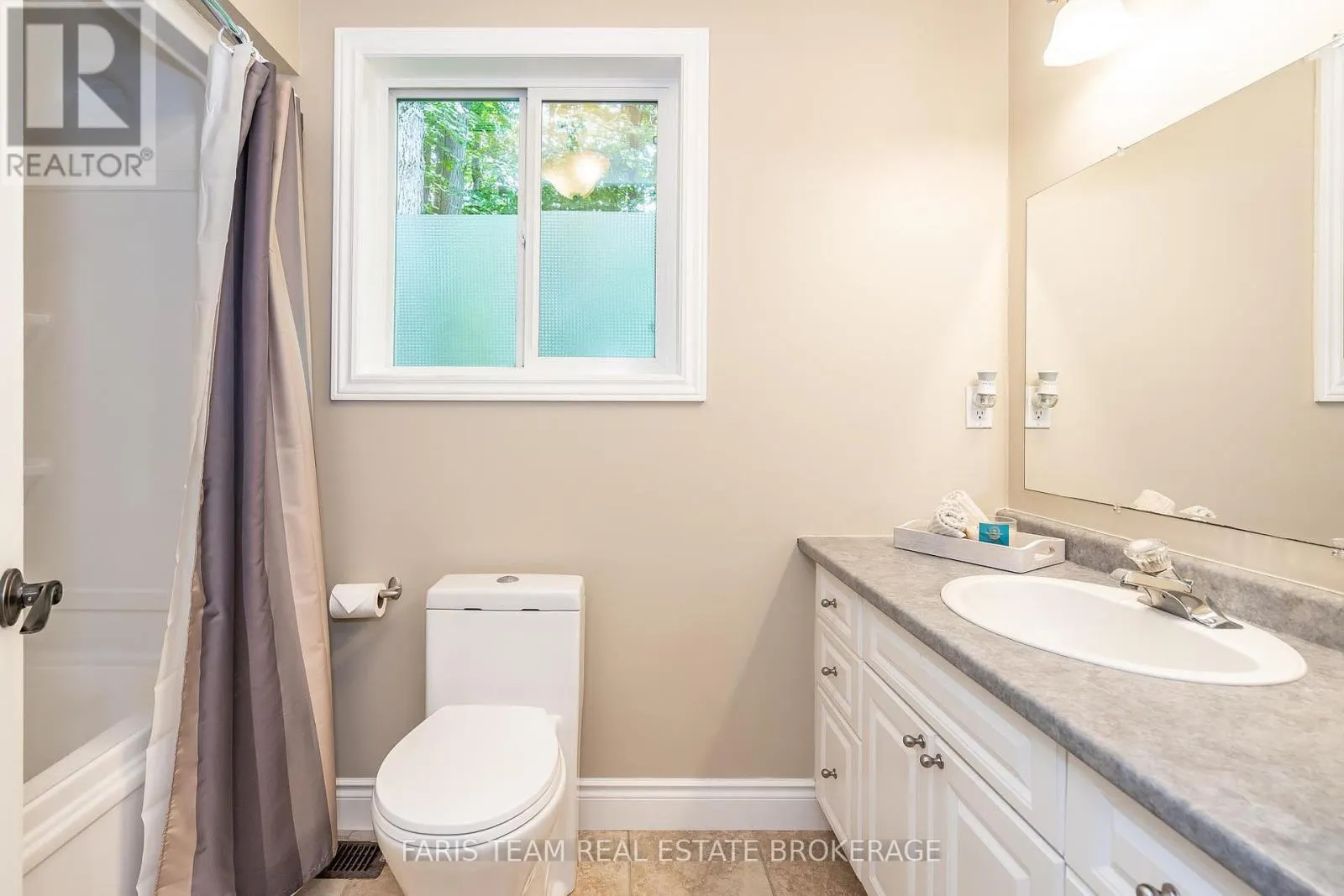 85 FARLAIN LAKE ROAD E
