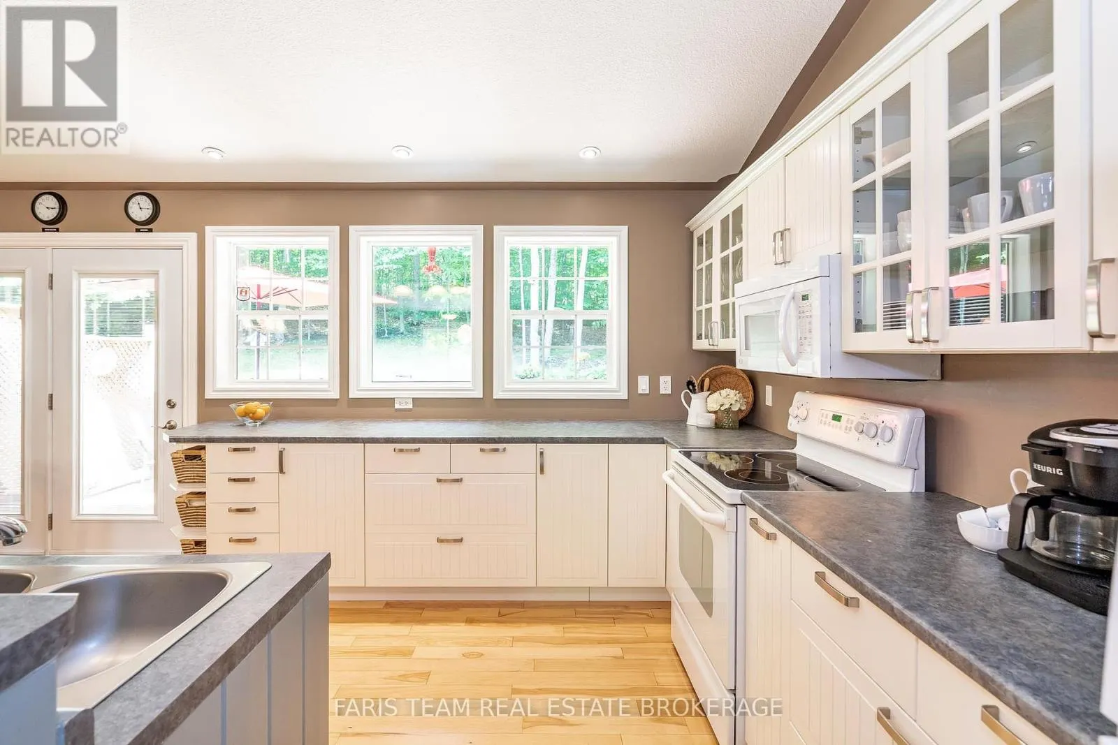 85 FARLAIN LAKE ROAD E