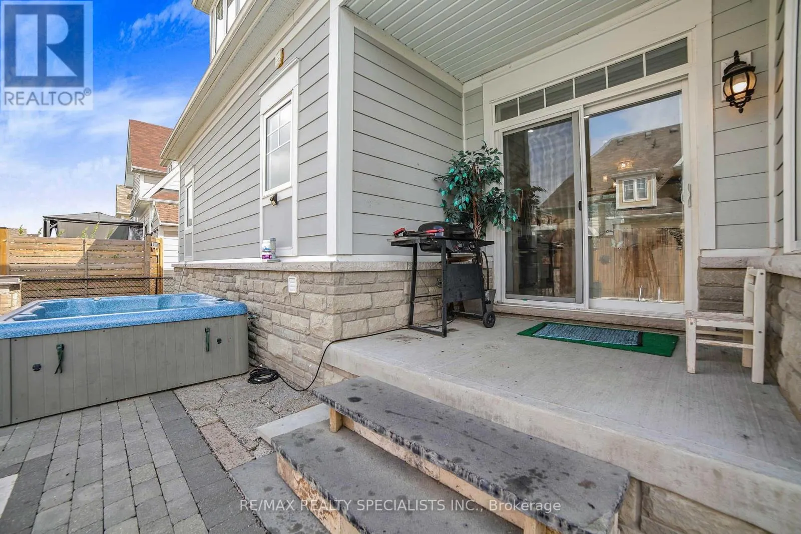 61 RIVERWALK PLACE