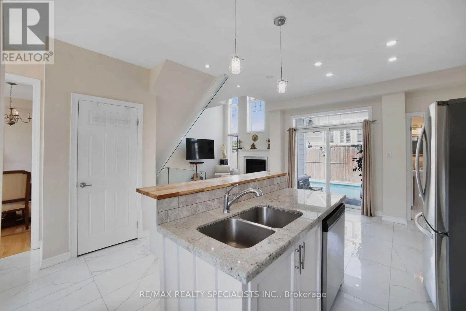 61 RIVERWALK PLACE