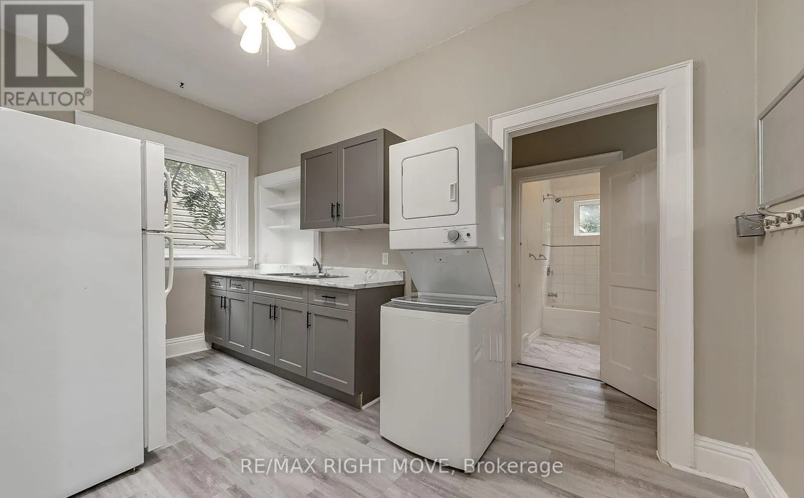 264 MISSISSAGA STREET W