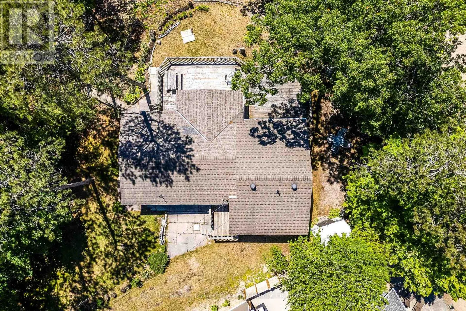 8 NASSAU COURT