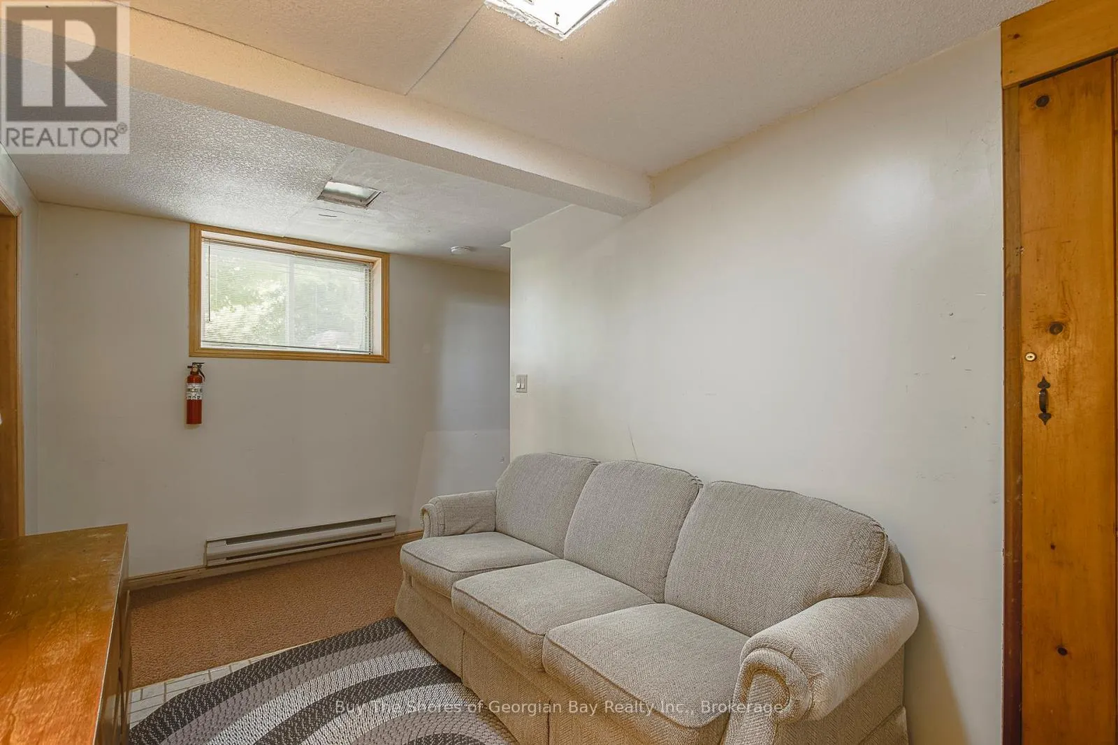 8 NASSAU COURT