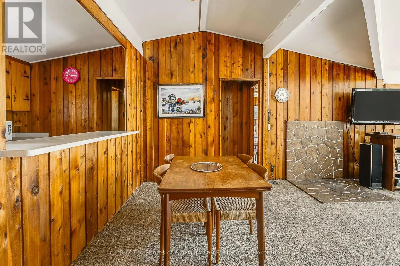 8 NASSAU COURT