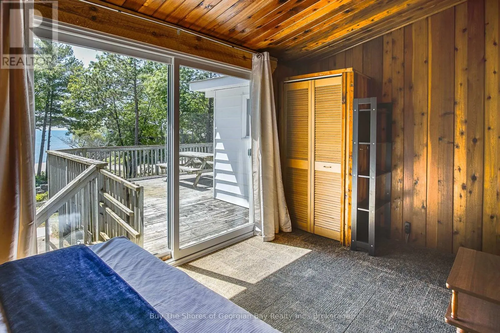 8 NASSAU COURT