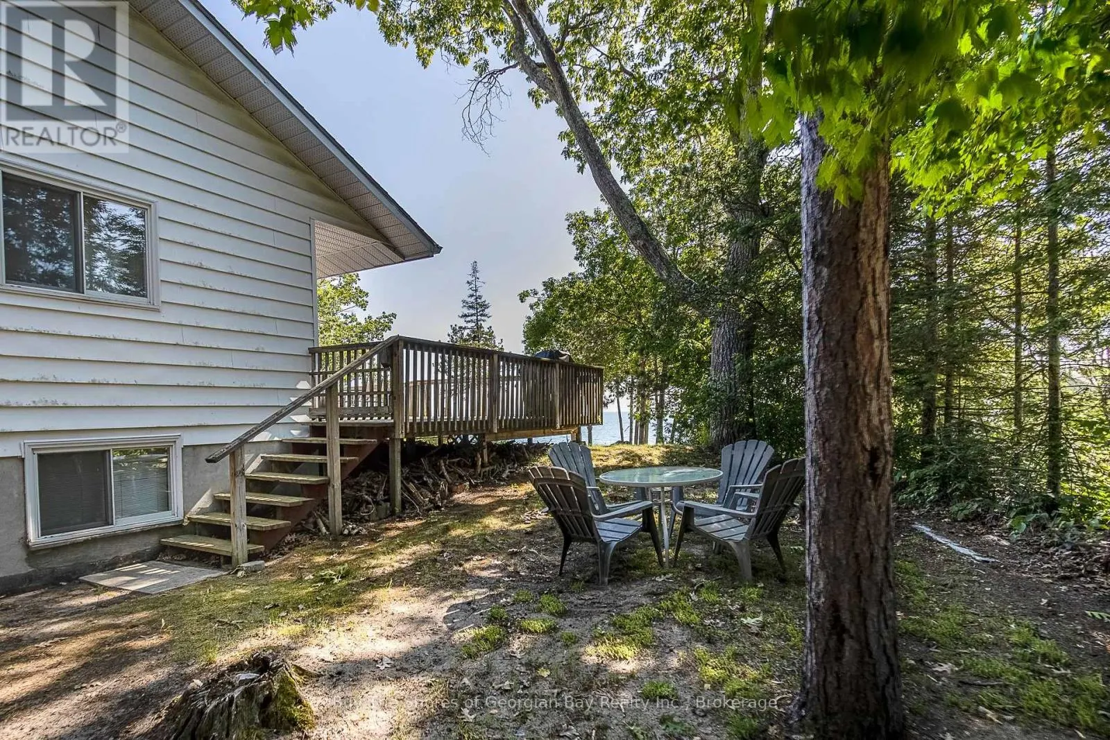 8 NASSAU COURT