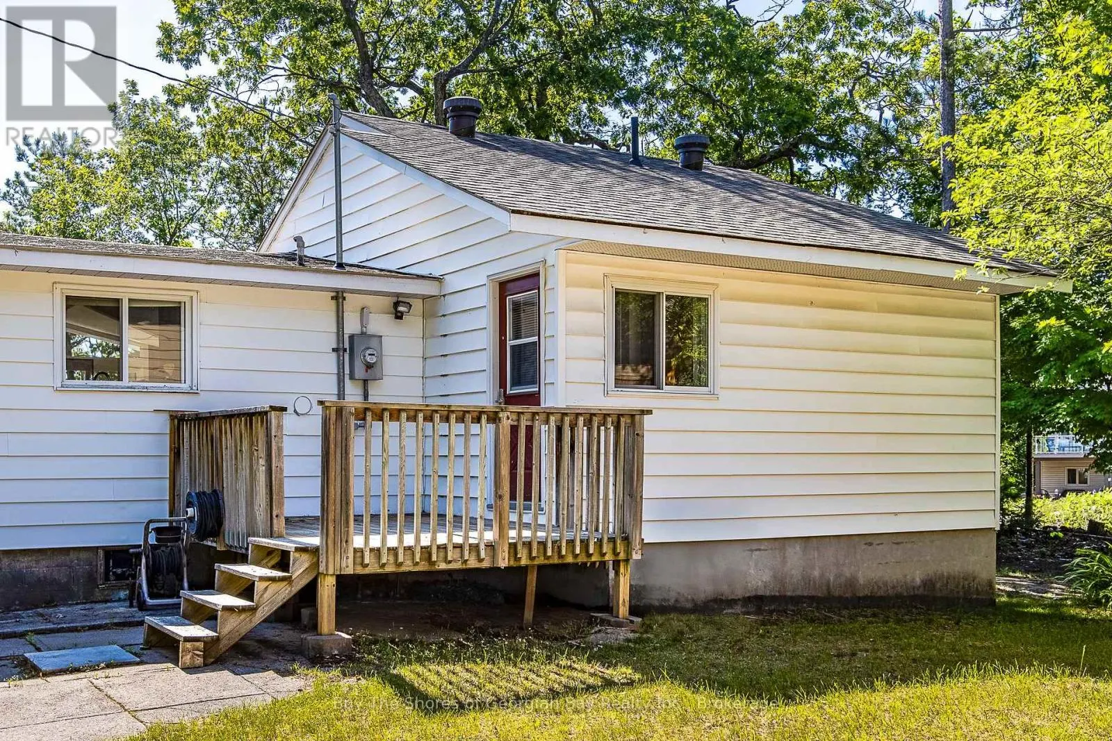 8 NASSAU COURT