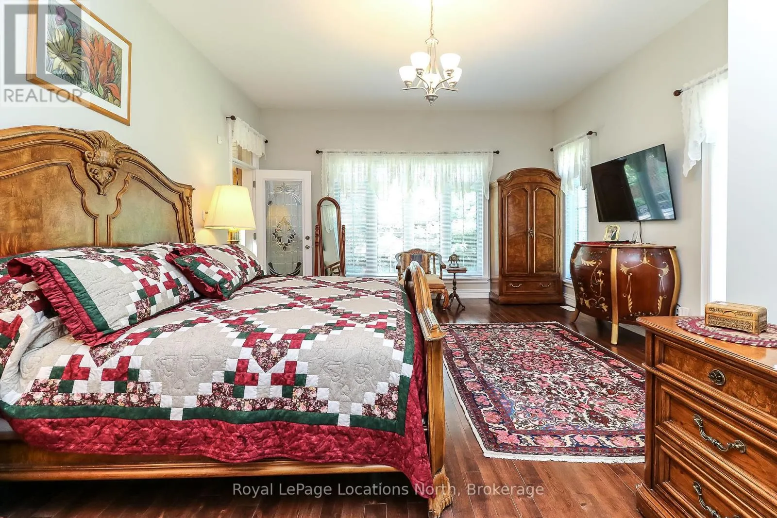 15 DOWNER CRESCENT