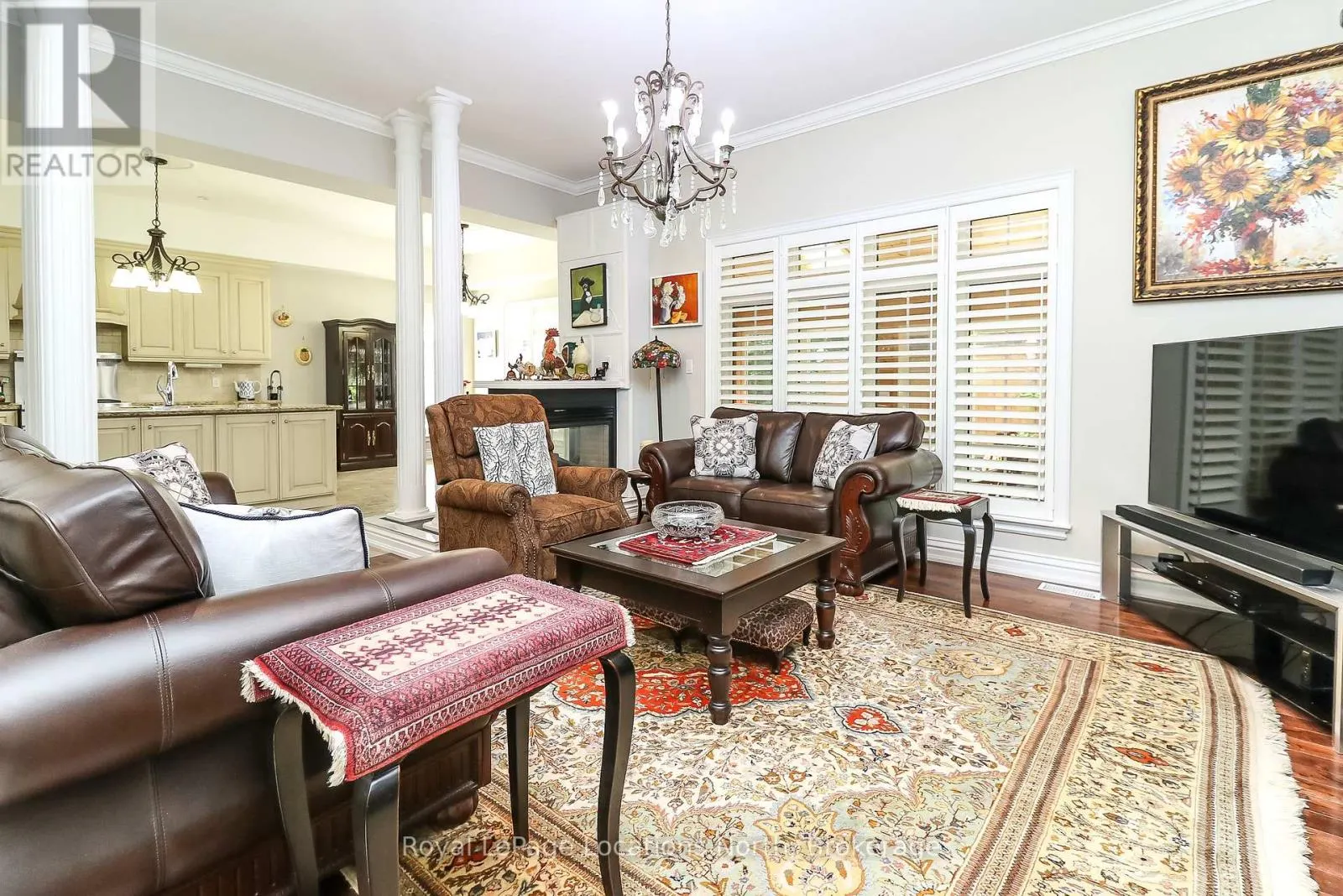 15 DOWNER CRESCENT