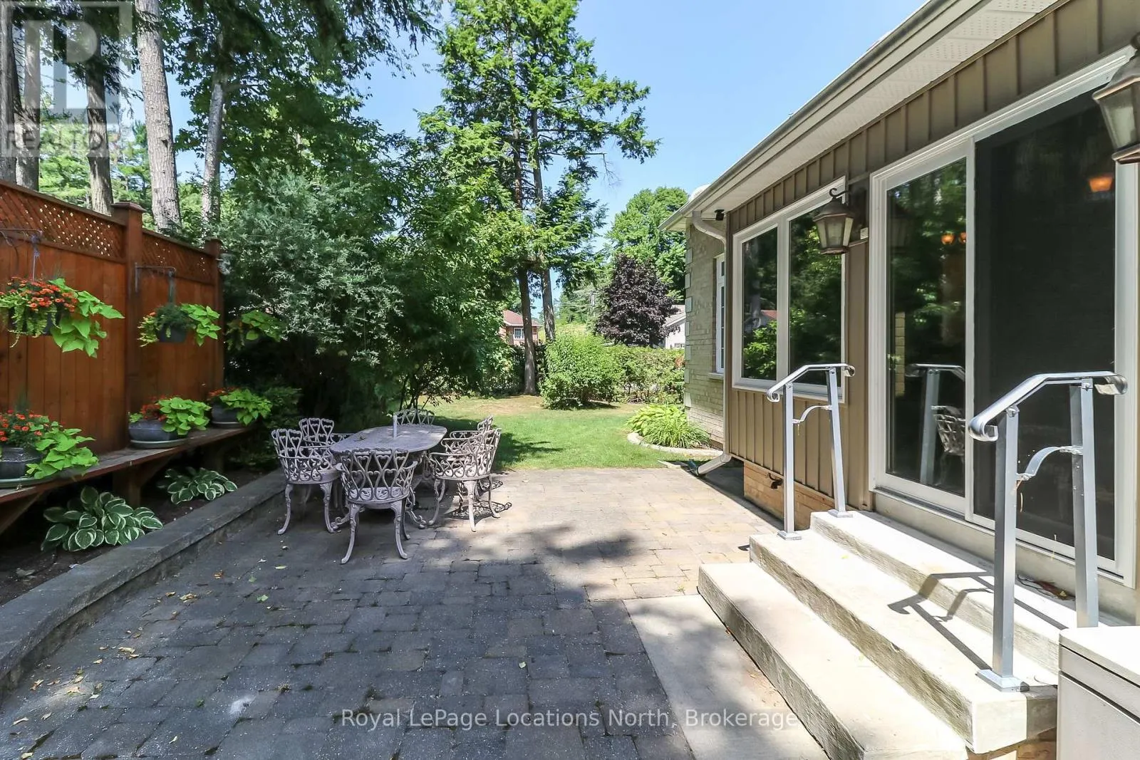 15 DOWNER CRESCENT