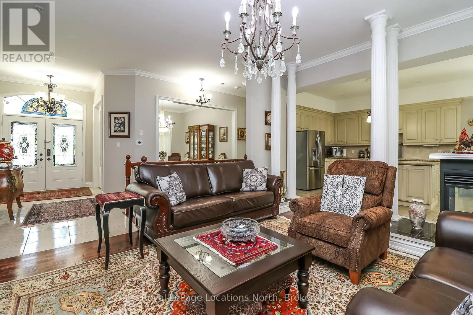15 DOWNER CRESCENT