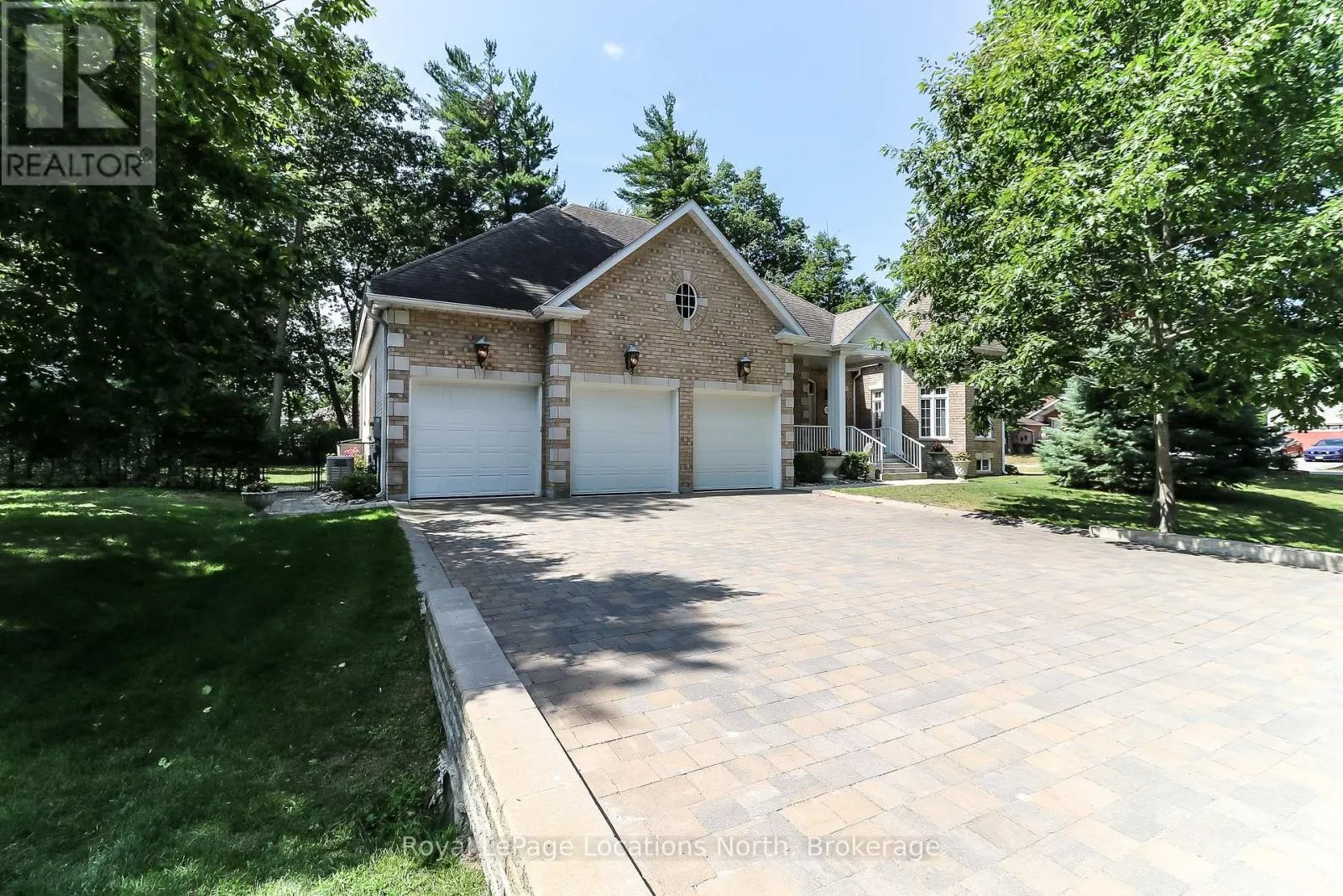 15 DOWNER CRESCENT