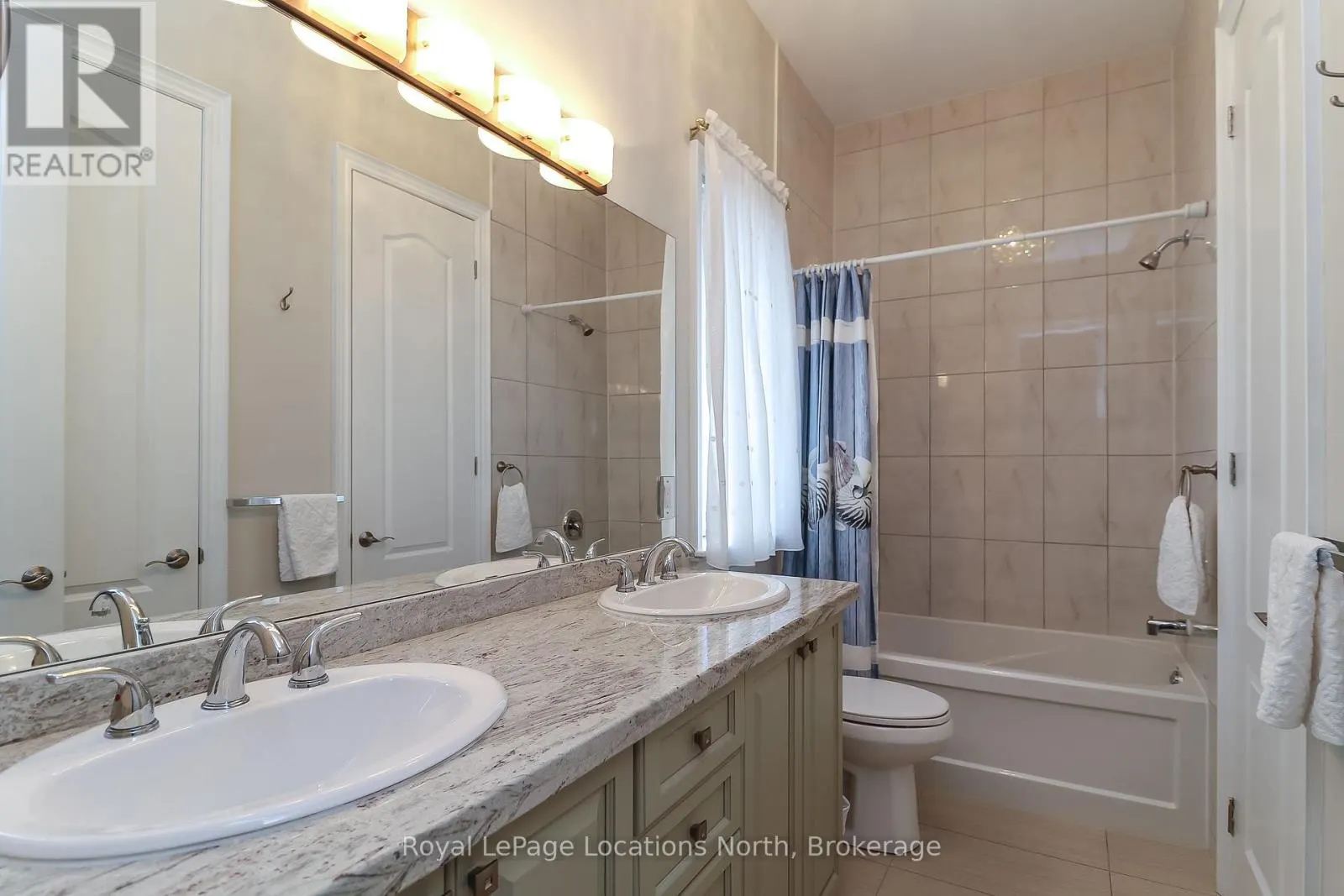 15 DOWNER CRESCENT