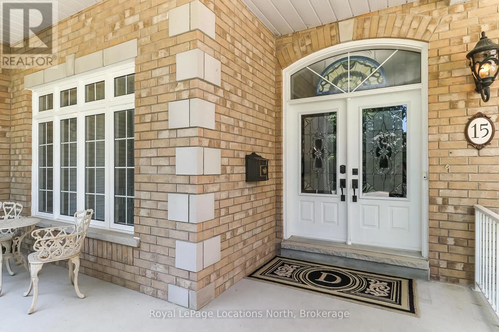 15 DOWNER CRESCENT