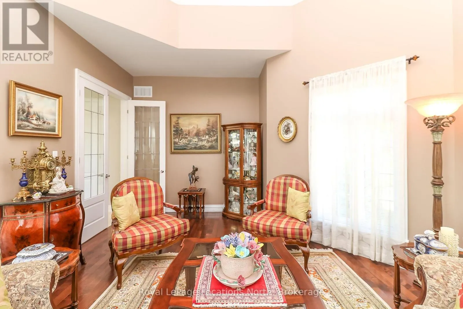 15 DOWNER CRESCENT