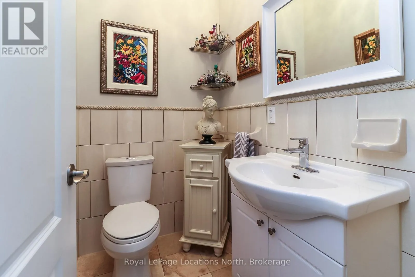 15 DOWNER CRESCENT