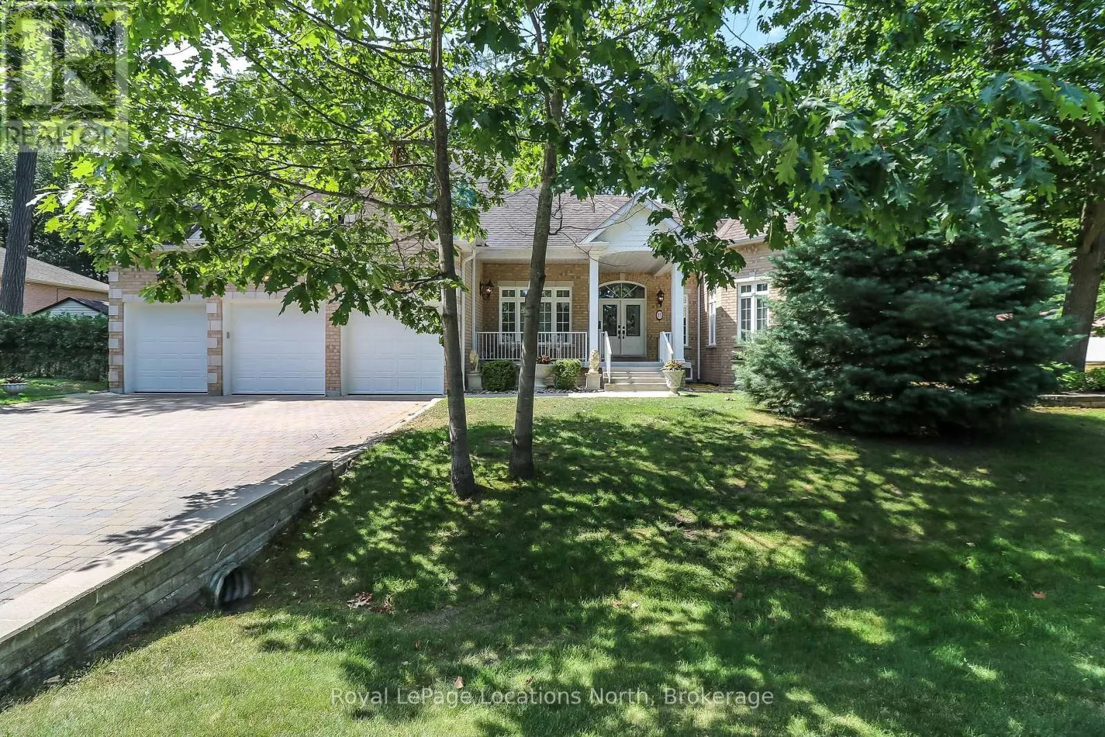 15 DOWNER CRESCENT