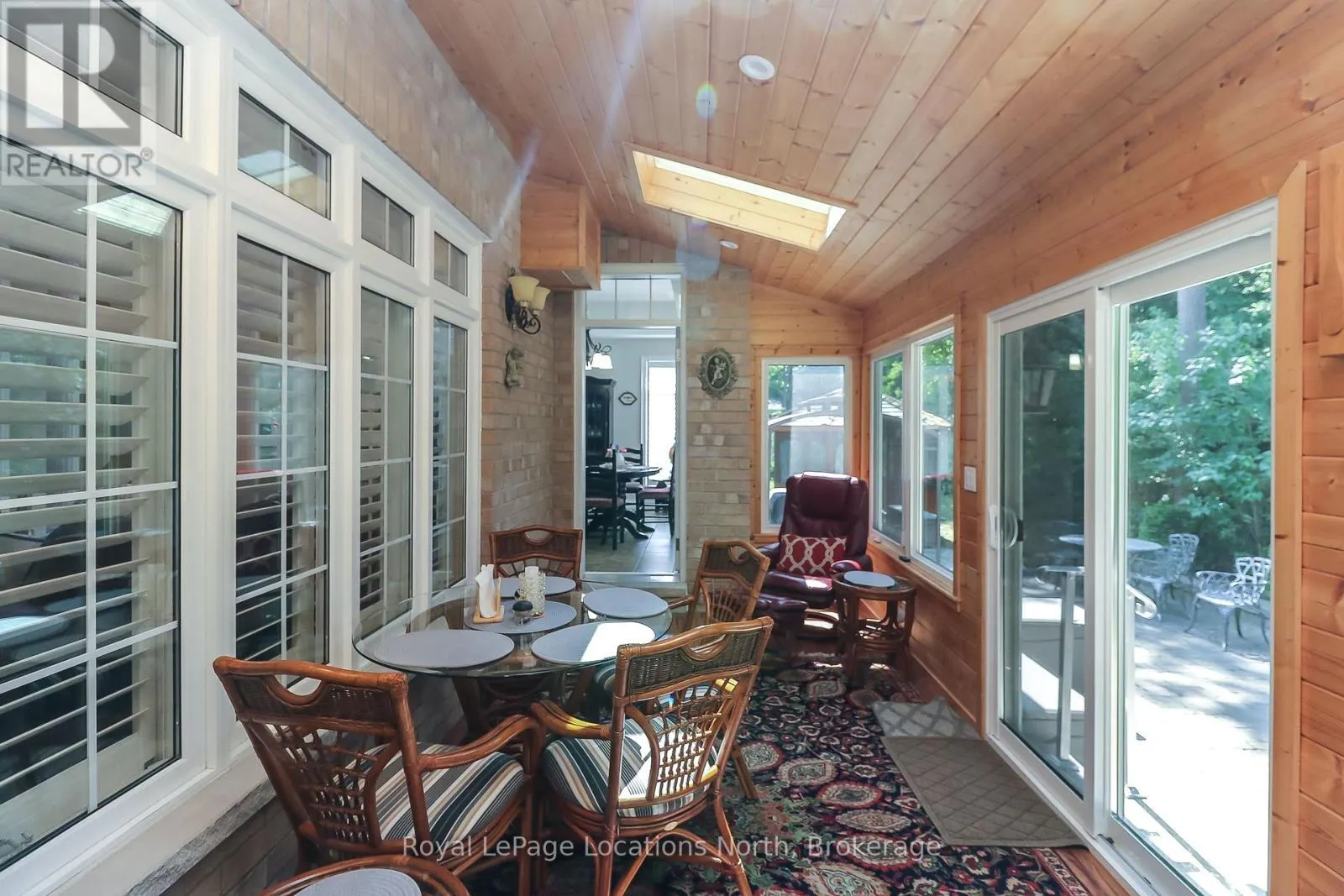 15 DOWNER CRESCENT