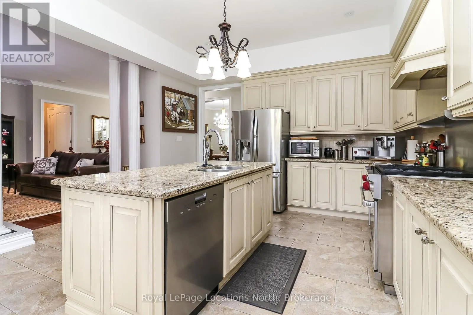 15 DOWNER CRESCENT