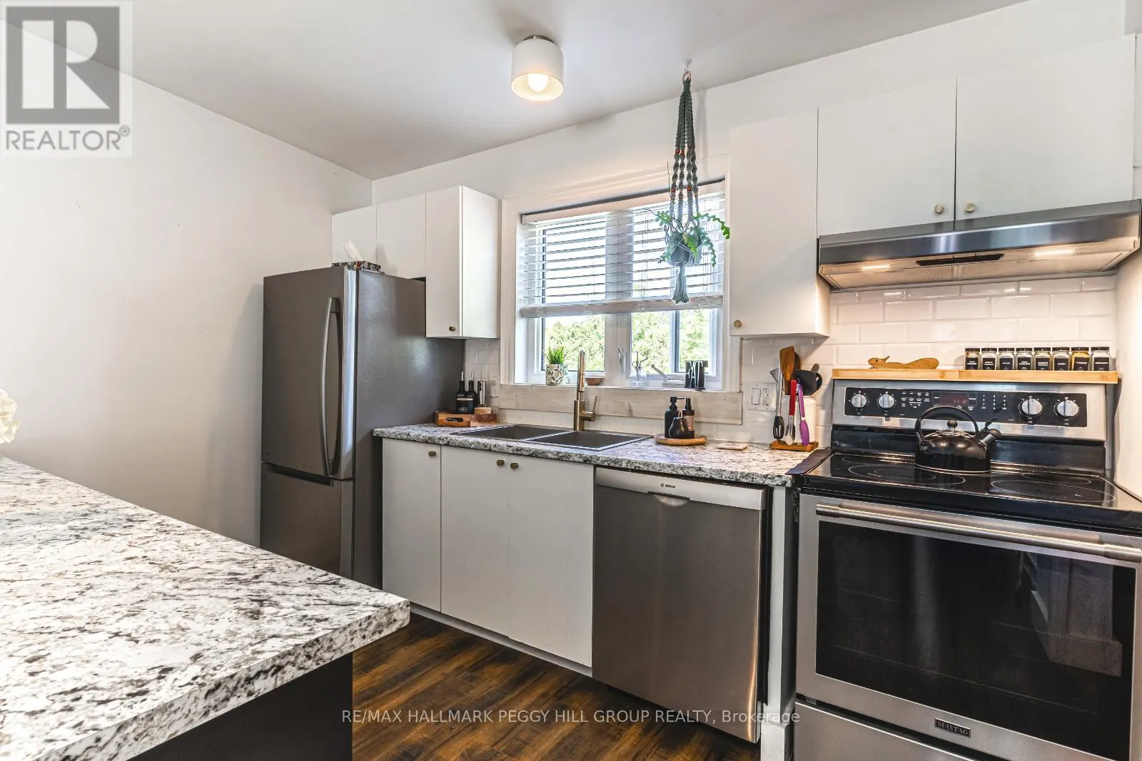 547 OXBOW CRESCENT