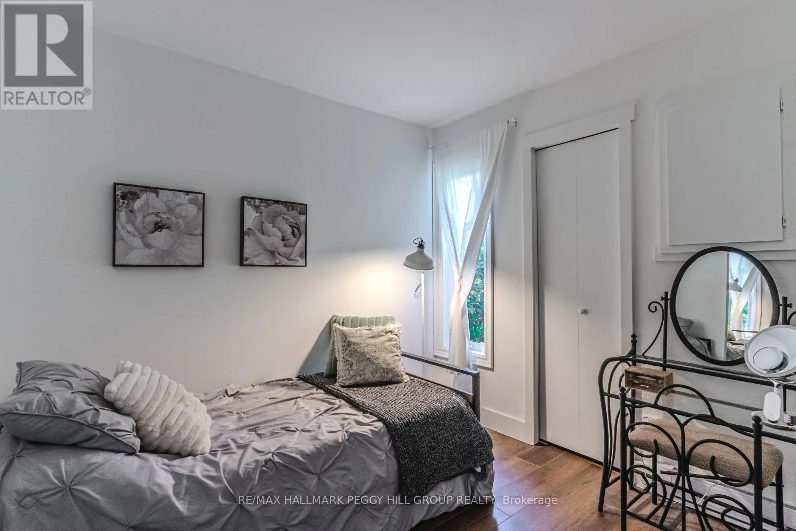 547 OXBOW CRESCENT