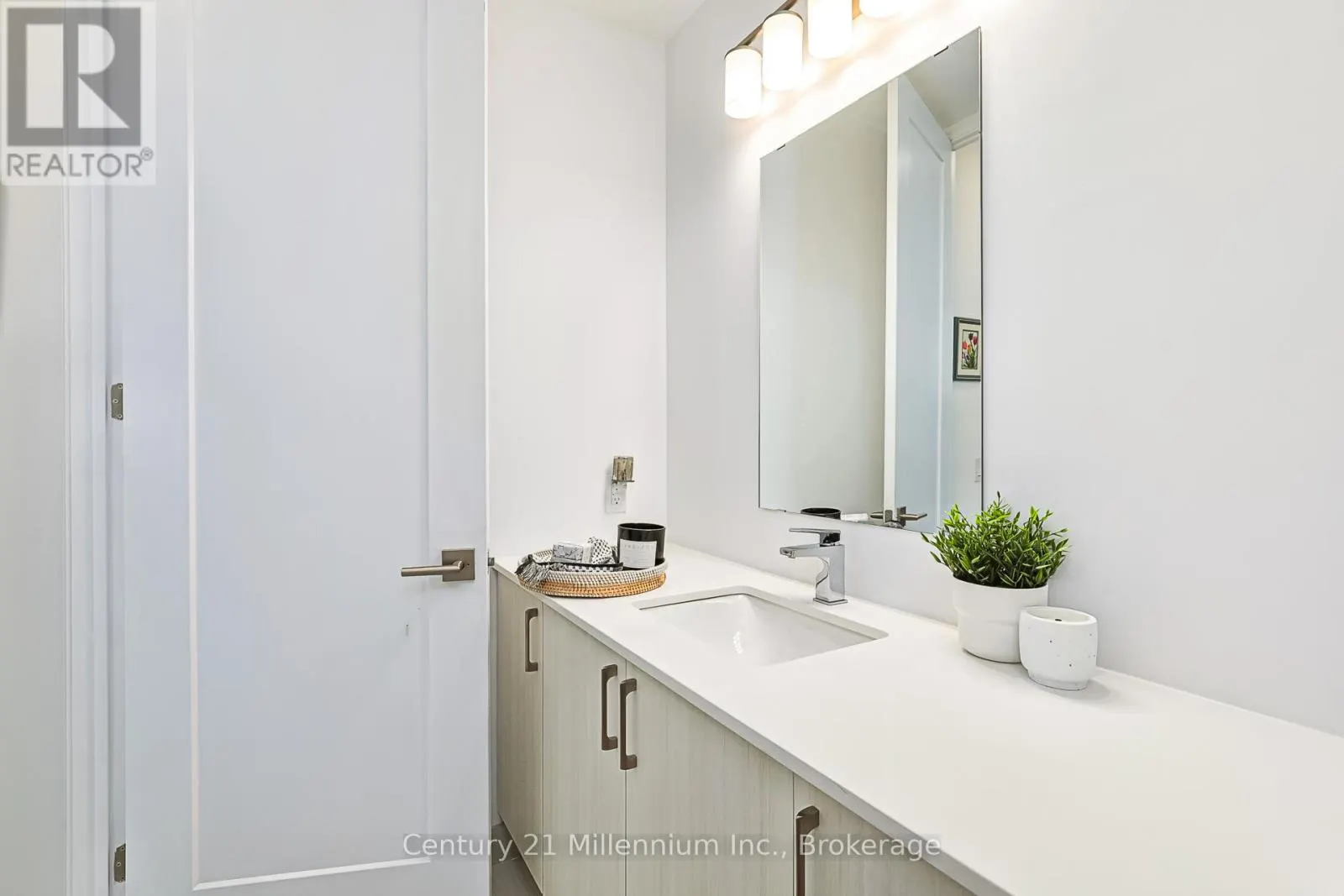 209 - 1 HUME STREET, #209