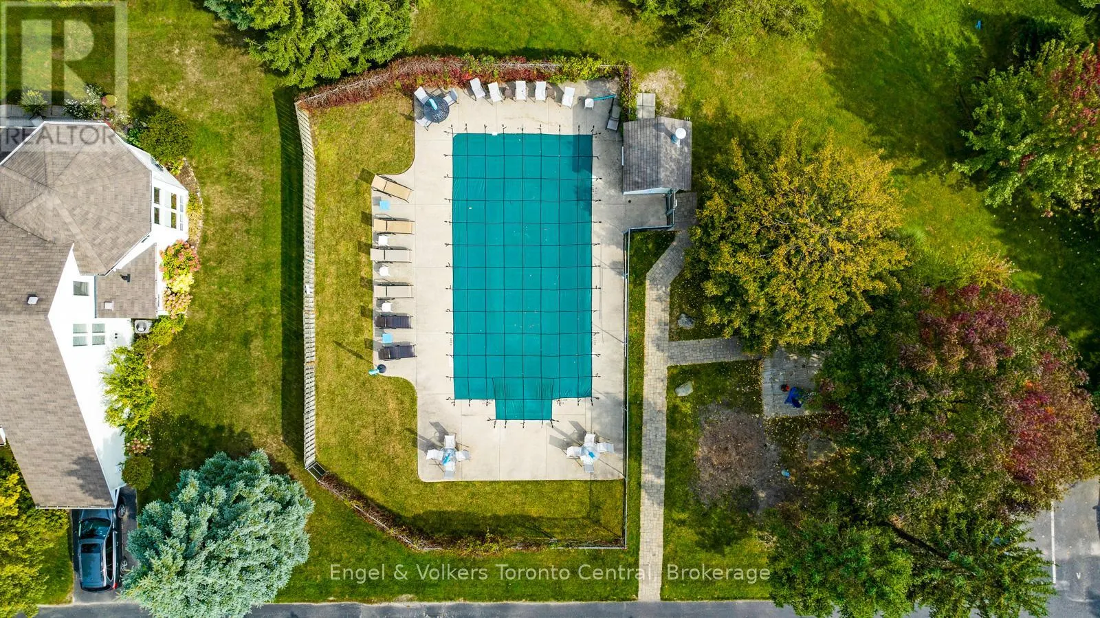 11 SUNDIAL COURT