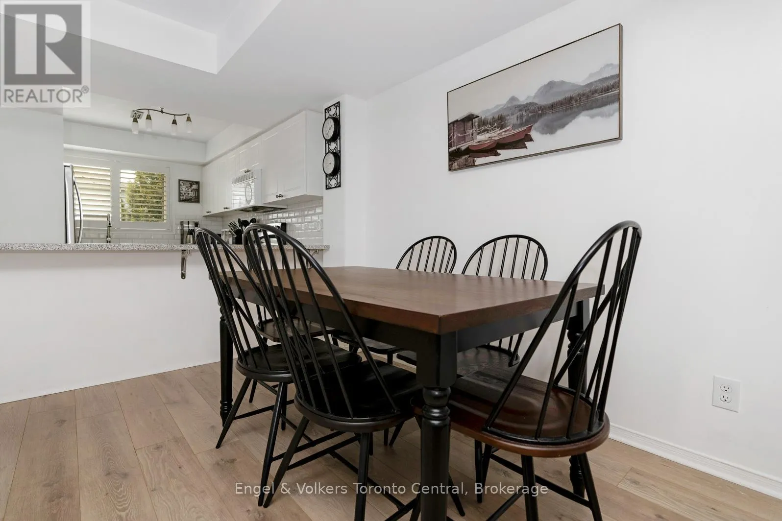 11 SUNDIAL COURT