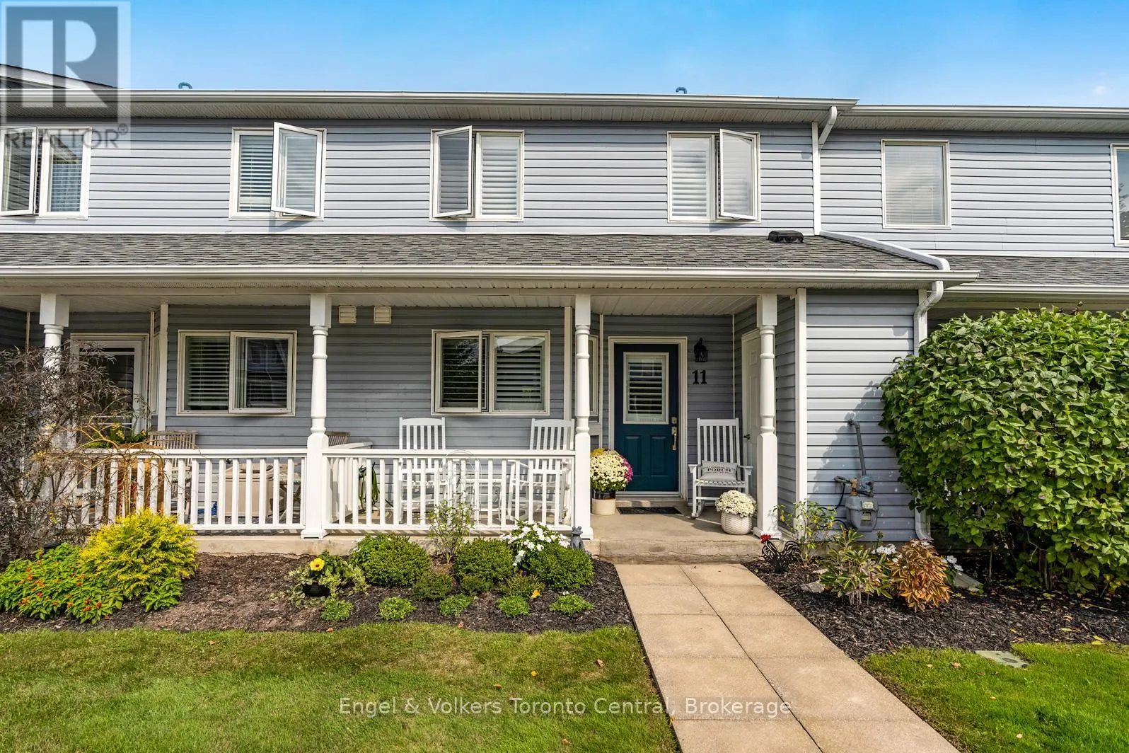 11 SUNDIAL COURT